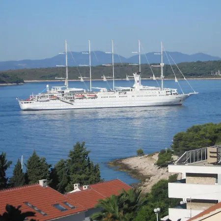 Daire Lucija Hvar Town