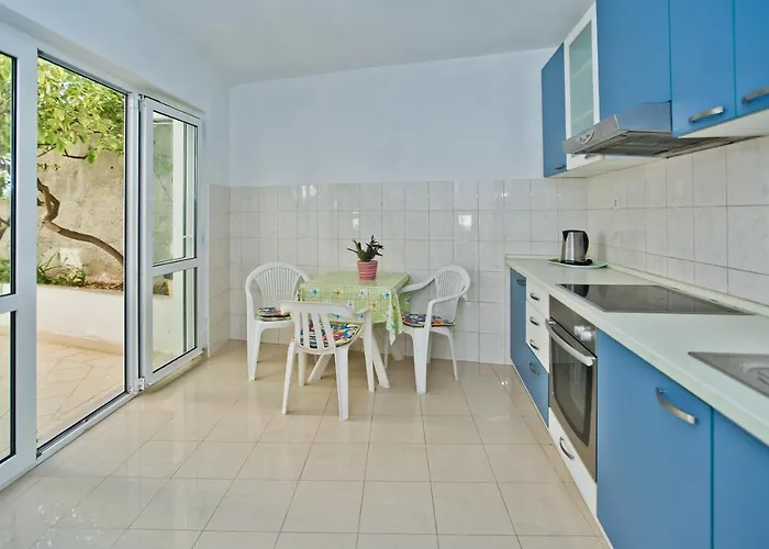 Lucija Διαμέρισμα *